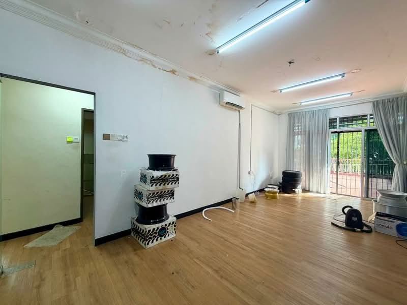 Rumah Berkembar untuk Dijual di Fettes Park (Tanjung Tokong) - Ping Koay - Living Room - PropertyGuru.com.my