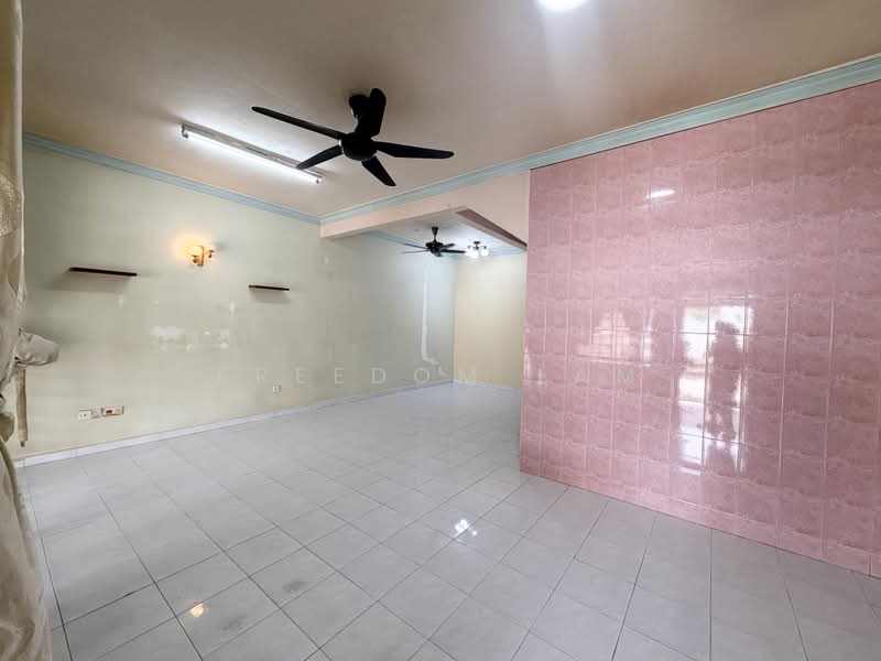 Rumah Teres 2-Tingkat untuk Dijual di Taman Seri Orkid (Skudai) - Freedom Lam - Living Room - PropertyGuru.com.my