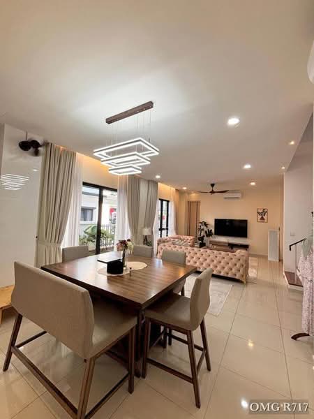 Semi-Detached House for Sale in Shah Alam (Selangor) - Loke . - Dining Room - PropertyGuru.com.my