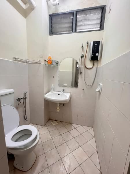 Apartment for Rent at Pangsapuri Seri Cemerlang - SH Lee - Bathroom - PropertyGuru.com.my