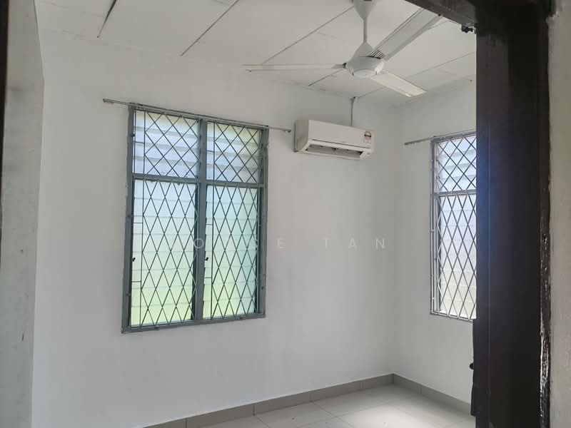 Rumah Teres 1 Tingkat untuk Disewa di Taman Ungku Tun Aminah (Skudai) - Joyce Tan - Bedroom - PropertyGuru.com.my