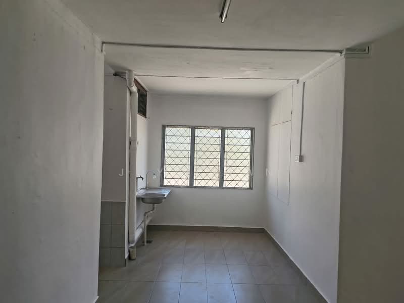 Rumah Teres 1 Tingkat untuk Disewa di Taman Ungku Tun Aminah (Skudai) - Joyce Tan - Kitchen - PropertyGuru.com.my