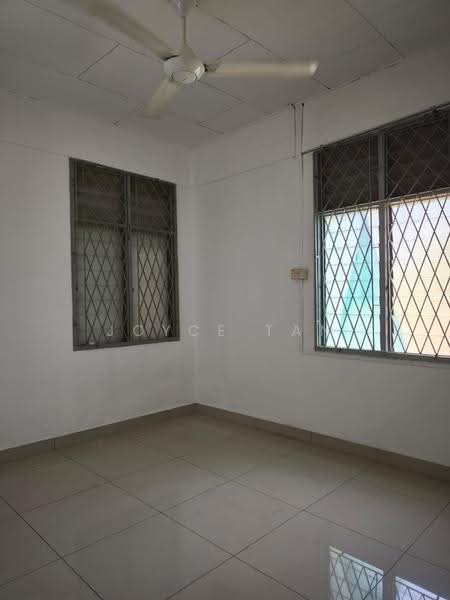 Rumah Teres 1-Tingkat untuk Disewa di Taman Ungku Tun Aminah (Skudai) - Joyce Tan - Bedroom - PropertyGuru.com.my