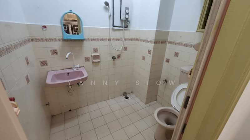 Kondominium untuk Dijual di Menara Alpha - Yanny Siow - Bathroom - PropertyGuru.com.my