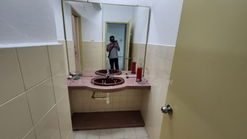 Kondominium untuk Dijual di Menara Alpha - Yanny Siow - Bathroom - PropertyGuru.com.my