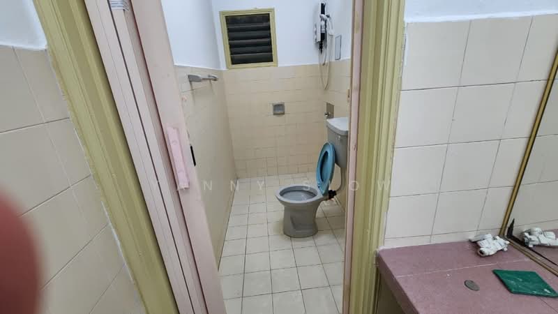 Kondominium untuk Dijual di Menara Alpha - Yanny Siow - Bathroom - PropertyGuru.com.my