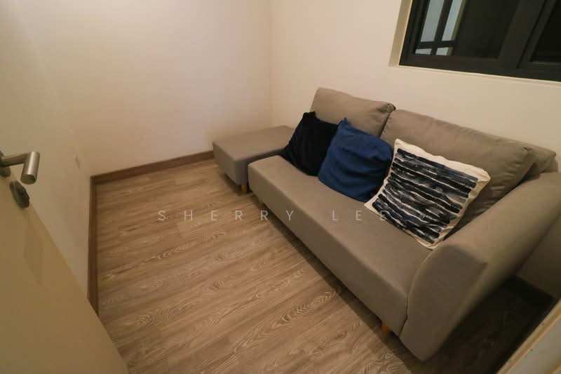 Servis Apartment untuk Dijual di South View - Sherry Lee - Living Room - PropertyGuru.com.my
