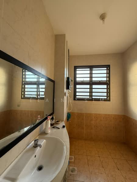 Rumah Kluster untuk Disewa di Taman Mount Austin (Tebrau) - Elaine Sim - Bathroom - PropertyGuru.com.my