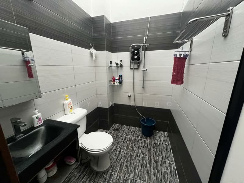 2-storey Terraced House for Sale in Puchong (Selangor) - Bryan Choo - Bathroom - PropertyGuru.com.my