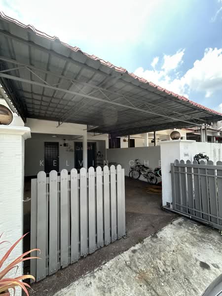 2-storey Terraced House for Rent in Taman Pinggiran Putra (Seri Kembangan) - Kelvin Chen - Exterior - PropertyGuru.com.my