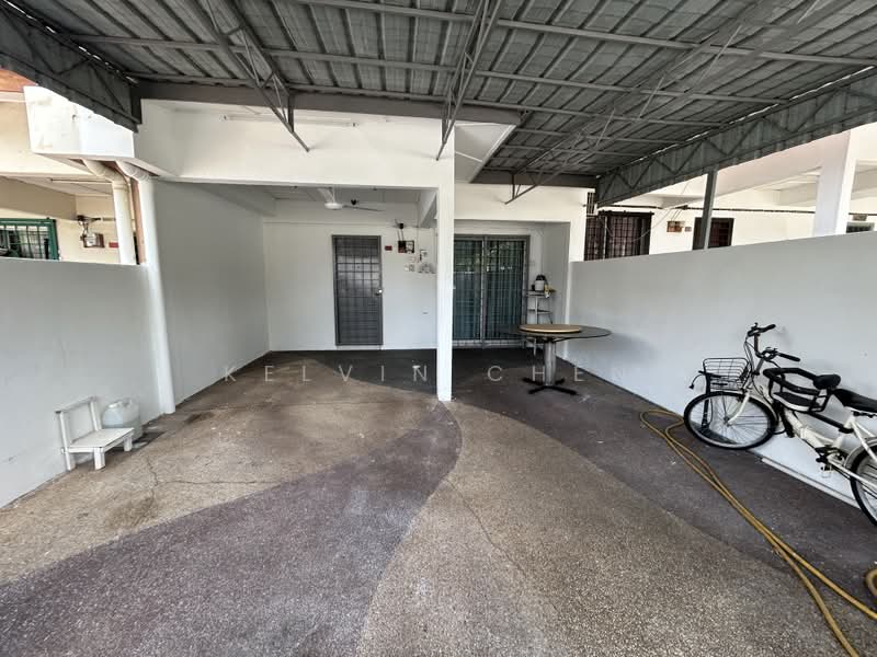 2-storey Terraced House for Rent in Taman Pinggiran Putra (Seri Kembangan) - Kelvin Chen - Exterior - PropertyGuru.com.my