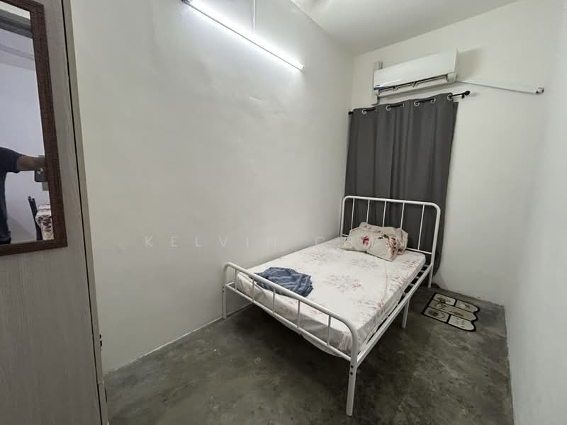 2-storey Terraced House for Rent in Taman Pinggiran Putra (Seri Kembangan) - Kelvin Chen - Bedroom - PropertyGuru.com.my