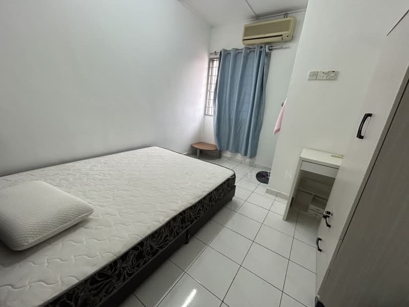 2-storey Terraced House for Rent in Taman Pinggiran Putra (Seri Kembangan) - Kelvin Chen - Bedroom - PropertyGuru.com.my