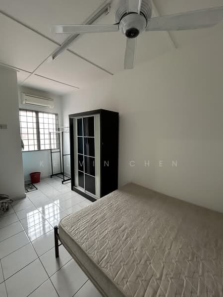 2-storey Terraced House for Rent in Taman Pinggiran Putra (Seri Kembangan) - Kelvin Chen - Bedroom - PropertyGuru.com.my