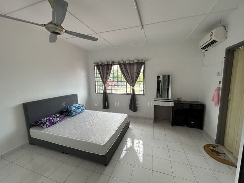 2-storey Terraced House for Rent in Taman Pinggiran Putra (Seri Kembangan) - Kelvin Chen - Bedroom - PropertyGuru.com.my