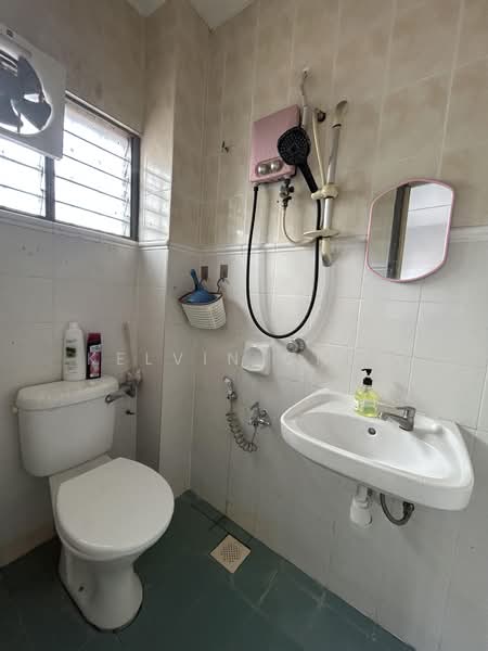 2-storey Terraced House for Rent in Taman Pinggiran Putra (Seri Kembangan) - Kelvin Chen - Bathroom - PropertyGuru.com.my