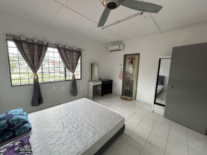 2-storey Terraced House for Rent in Taman Pinggiran Putra (Seri Kembangan) - Kelvin Chen - Bedroom - PropertyGuru.com.my