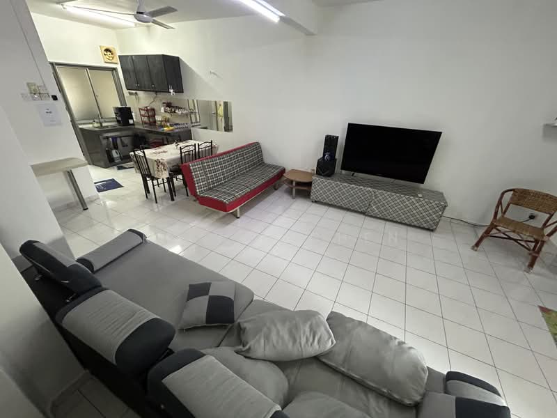 2-storey Terraced House for Rent in Taman Pinggiran Putra (Seri Kembangan) - Kelvin Chen - Living Room - PropertyGuru.com.my