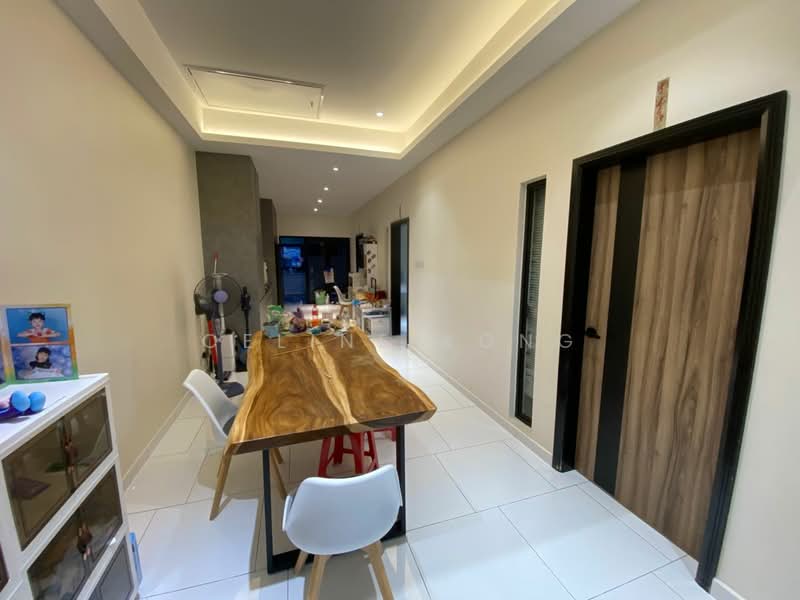 1-storey Terraced House for Sale in Taman Overseas Union (Taman Oug) (Jalan Klang Lama (Old Klang Road)) - Celine Kong - Corridor - PropertyGuru.com.my