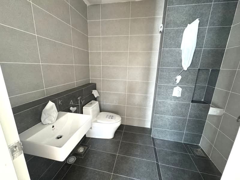 Rumah Berkembar untuk Dijual di Taman Gaya (Ulu Tiram) - Kayden Voon - Bathroom - PropertyGuru.com.my