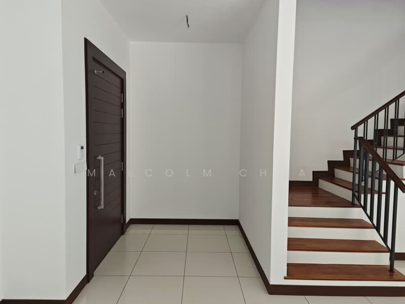 Semi-Detached House for Sale in Rawang (Selangor) - Malcolm Chua - Entrance - PropertyGuru.com.my