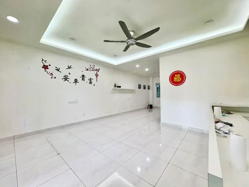 Rumah Teres 2 Tingkat untuk Dijual di Taman Mount Austin (Tebrau) - Min Kong - Living Room - PropertyGuru.com.my