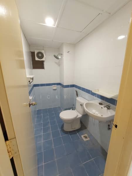 Apartment for Sale at D'shire Villa - Vicky Yee - Bathroom - PropertyGuru.com.my