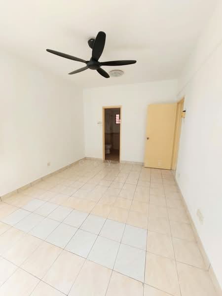 Apartment for Sale at D'shire Villa - Vicky Yee - Master Bedroom - PropertyGuru.com.my