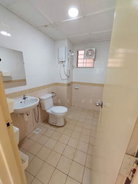 Apartment for Sale at D'shire Villa - Vicky Yee - Bathroom - PropertyGuru.com.my