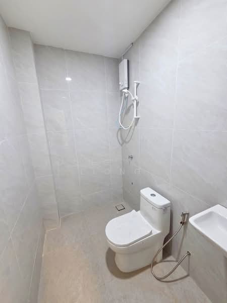 Semi-Detached House for Rent in Kampung Bahru (Johor Bahru) - Loong Hing Liong - Bathroom - PropertyGuru.com.my