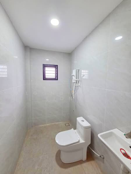 Semi-Detached House for Rent in Kampung Bahru (Johor Bahru) - Loong Hing Liong - Bathroom - PropertyGuru.com.my