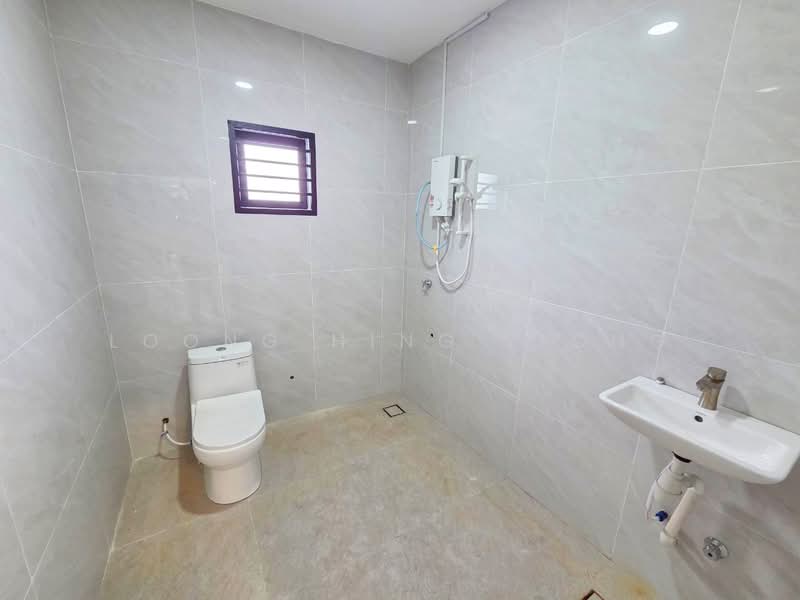 Semi-Detached House for Rent in Kampung Bahru (Johor Bahru) - Loong Hing Liong - Bathroom - PropertyGuru.com.my