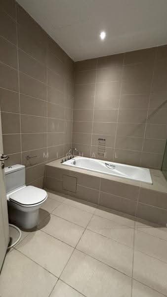 Kediaman Servis untuk Dijual di K Residence @ KLCC - Michael Au - Bathroom - PropertyGuru.com.my