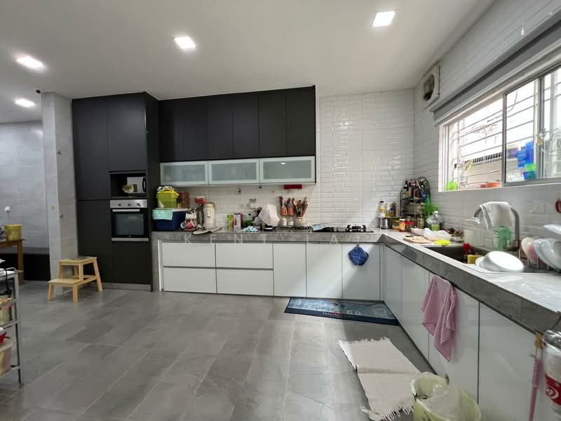 2.5-storey Terraced House for Sale in Taman Damai Utama (Bandar Kinrara) - Kent Lai - Kitchen - PropertyGuru.com.my