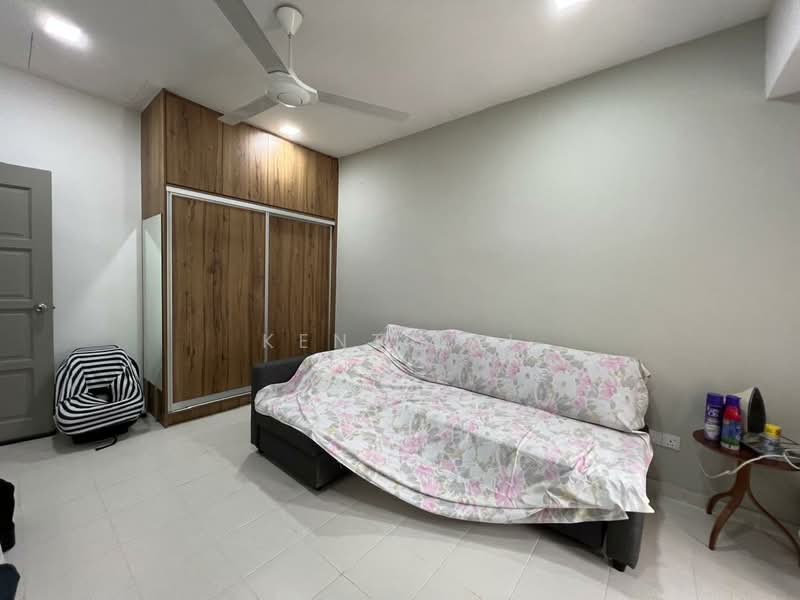 2.5-storey Terraced House for Sale in Taman Damai Utama (Bandar Kinrara) - Kent Lai - Bedroom - PropertyGuru.com.my