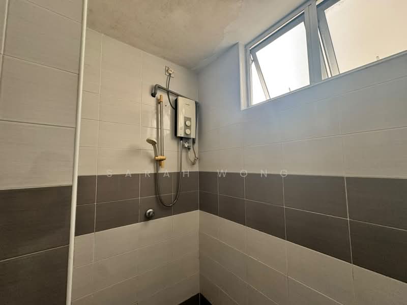 Pangsapuri untuk Disewa di Menara Rajawali - Sarah Wong - Bathroom - PropertyGuru.com.my