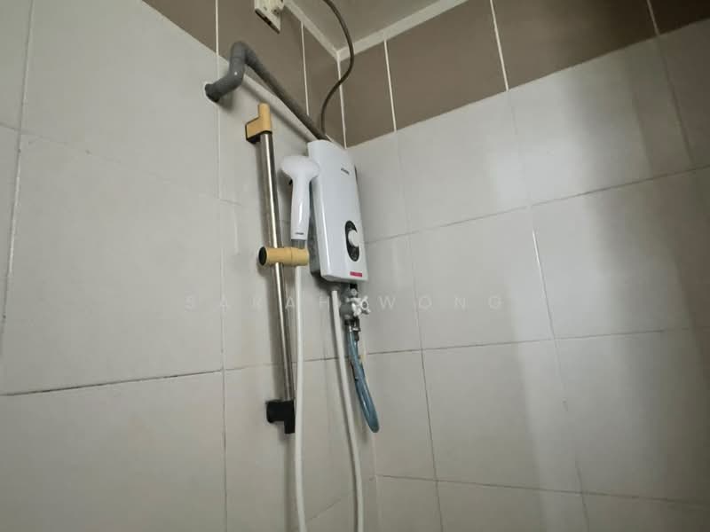 Pangsapuri untuk Disewa di Menara Rajawali - Sarah Wong - Bathroom - PropertyGuru.com.my