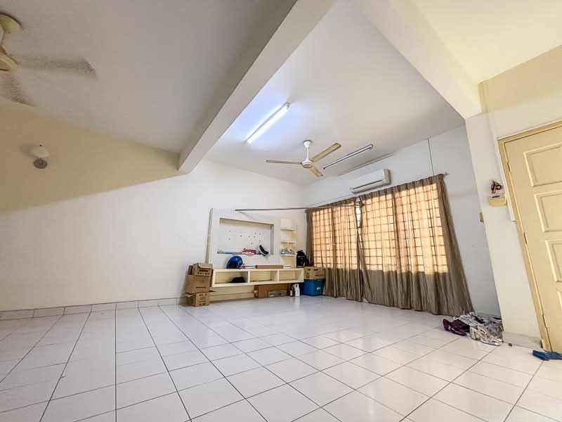 2-storey Terraced House for Sale in Seri Utama Damansara (Kota Damansara) - Vincent Liaw - Living Room - PropertyGuru.com.my