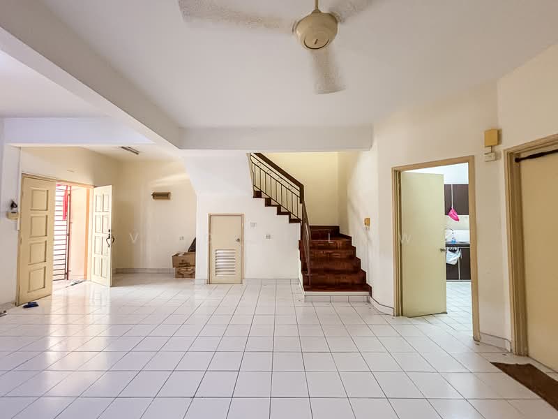 2-storey Terraced House for Sale in Seri Utama Damansara (Kota Damansara) - Vincent Liaw - Living Room - PropertyGuru.com.my