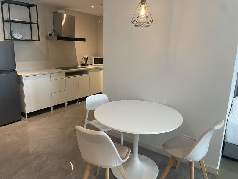 Pangsapuri untuk Dijual di Ooak Serviced Apartments @ Kiara 163 - Jannah Ali - Kitchen - PropertyGuru.com.my