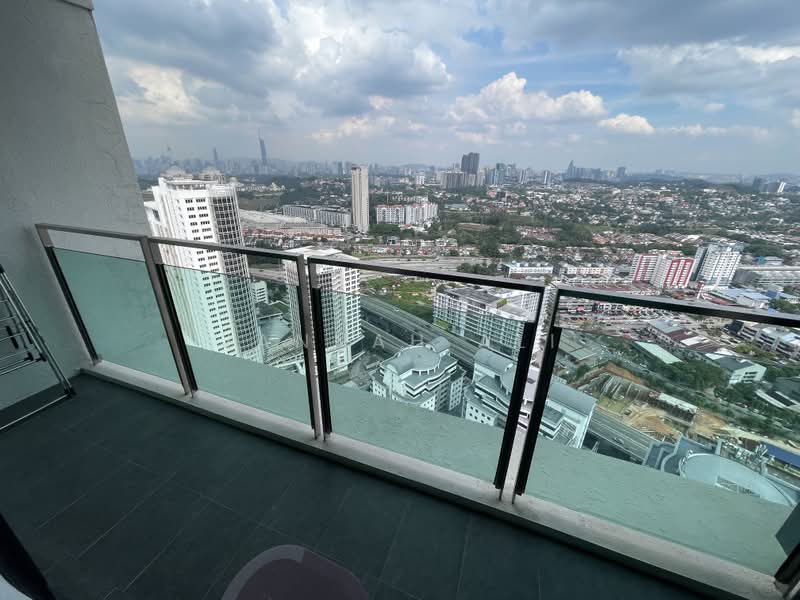 Pangsapuri untuk Dijual di Ooak Serviced Apartments @ Kiara 163 - Jannah Ali - Balcony - PropertyGuru.com.my