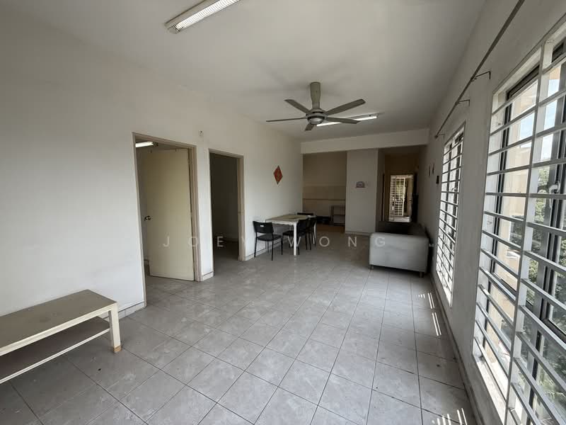 Pangsapuri untuk Disewa di Pangsapuri Merak - Joey Wong - Living Room - PropertyGuru.com.my