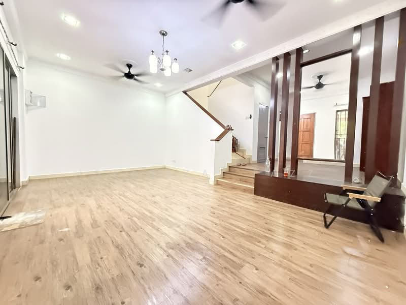 2-storey Terraced House for Sale in Alam Budiman (Shah Alam) - Isfarizal fazz - Living Room - PropertyGuru.com.my