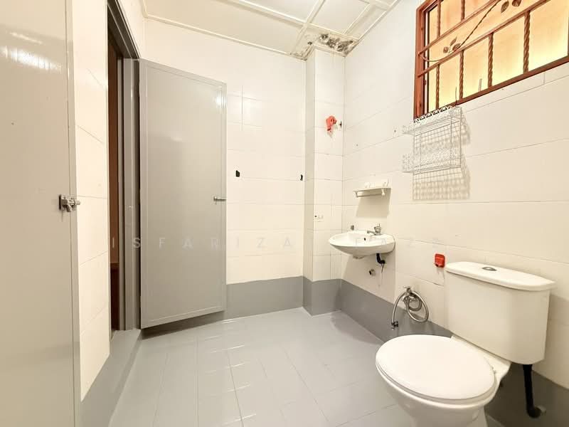 2-storey Terraced House for Sale in Alam Budiman (Shah Alam) - Isfarizal fazz - Bathroom - PropertyGuru.com.my