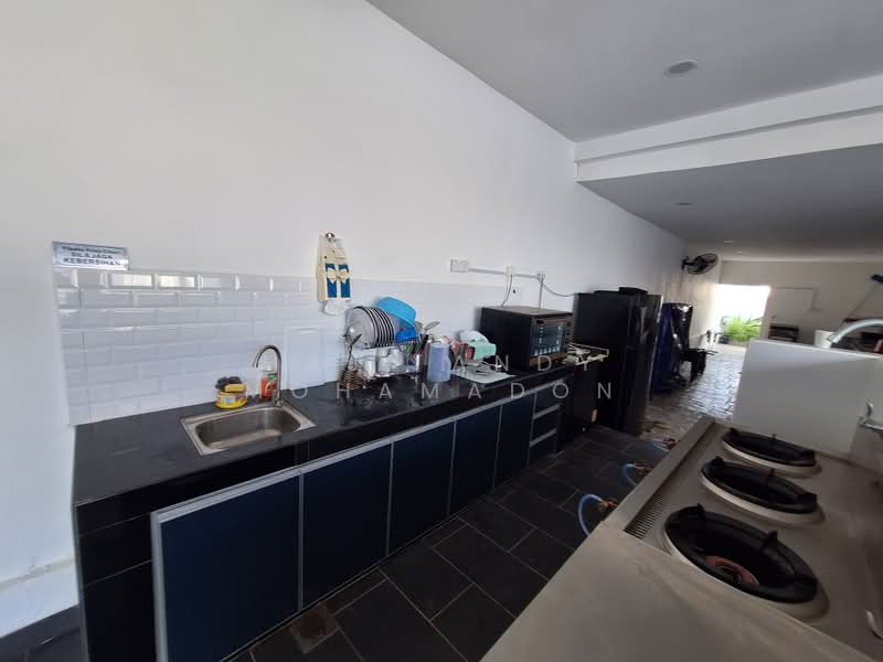 Bungalow for Sale in Taman Sri Lambak (Kluang) - Haji Andy Mohamadon - Kitchen - PropertyGuru.com.my