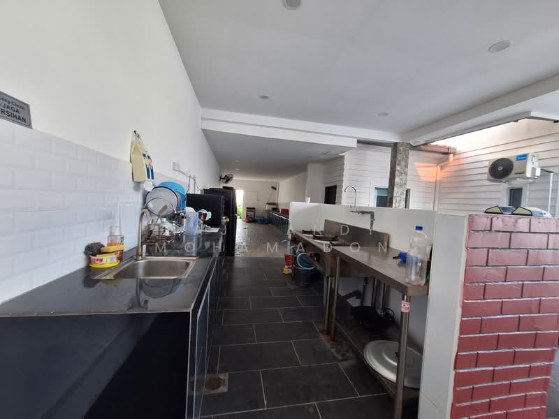 Bungalow for Sale in Taman Sri Lambak (Kluang) - Haji Andy Mohamadon - Kitchen - PropertyGuru.com.my