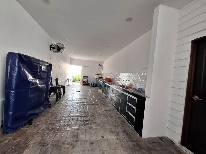 Bungalow for Sale in Taman Sri Lambak (Kluang) - Haji Andy Mohamadon - Kitchen - PropertyGuru.com.my