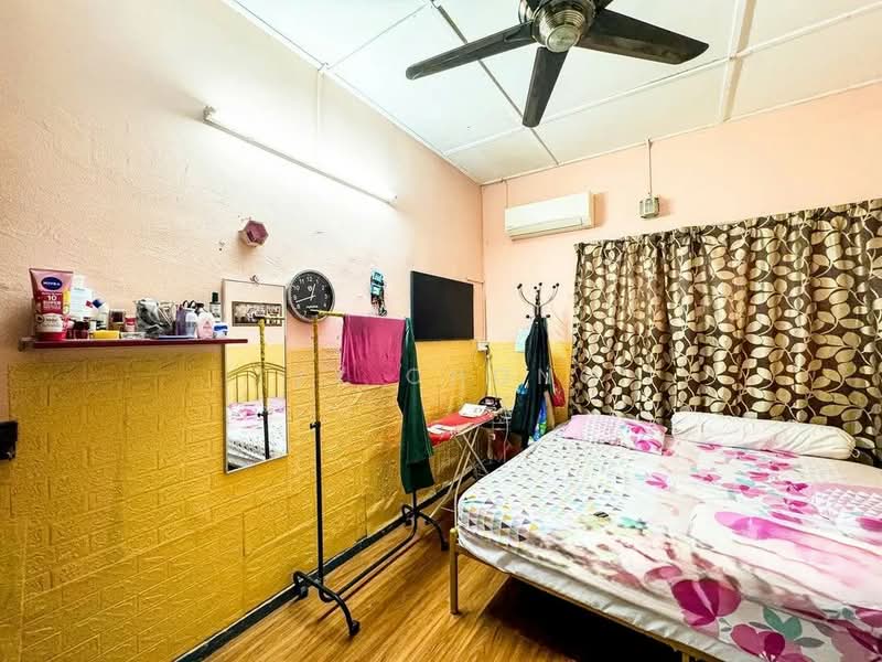 1-storey Terraced House for Sale in Bandar Kinrara Seksyen 1 (Bandar Kinrara) - Ivy Chong - Bedroom - PropertyGuru.com.my