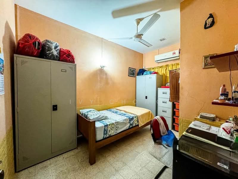 1-storey Terraced House for Sale in Bandar Kinrara Seksyen 1 (Bandar Kinrara) - Ivy Chong - Bedroom - PropertyGuru.com.my