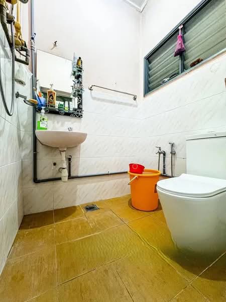 1-storey Terraced House for Sale in Bandar Kinrara Seksyen 1 (Bandar Kinrara) - Ivy Chong - Bathroom - PropertyGuru.com.my